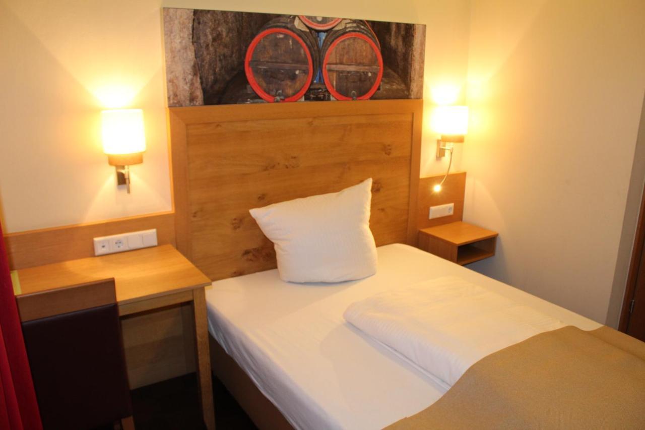 Hotel Brauereigasthof Amberger Kosching エクステリア 写真